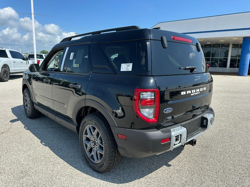 Ford Bronco Sport Vehicle Full-screen Gallery Image 3