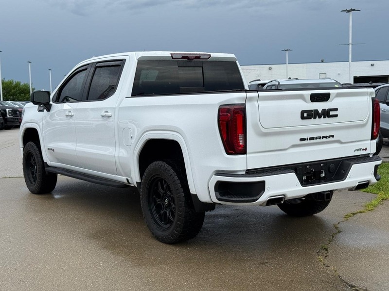 GMC Sierra 1500 Vehicle Full-screen Gallery Image 3
