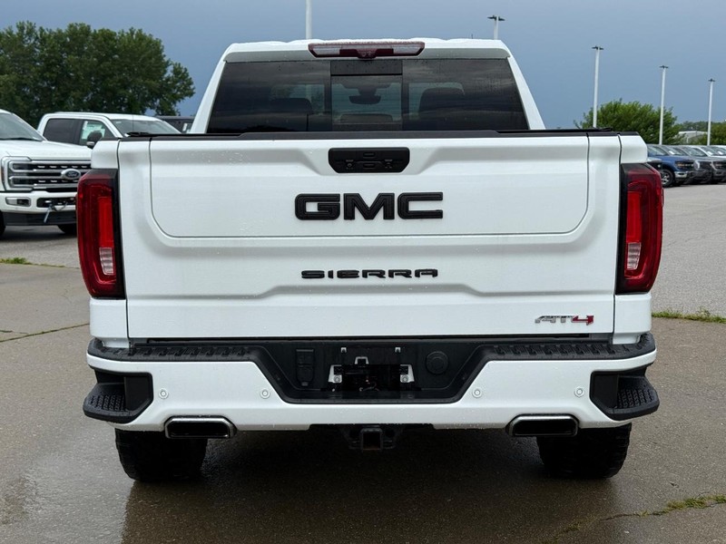 GMC Sierra 1500 Vehicle Full-screen Gallery Image 4