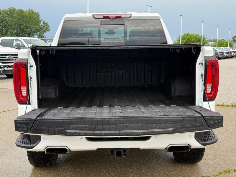 GMC Sierra 1500 Vehicle Full-screen Gallery Image 6