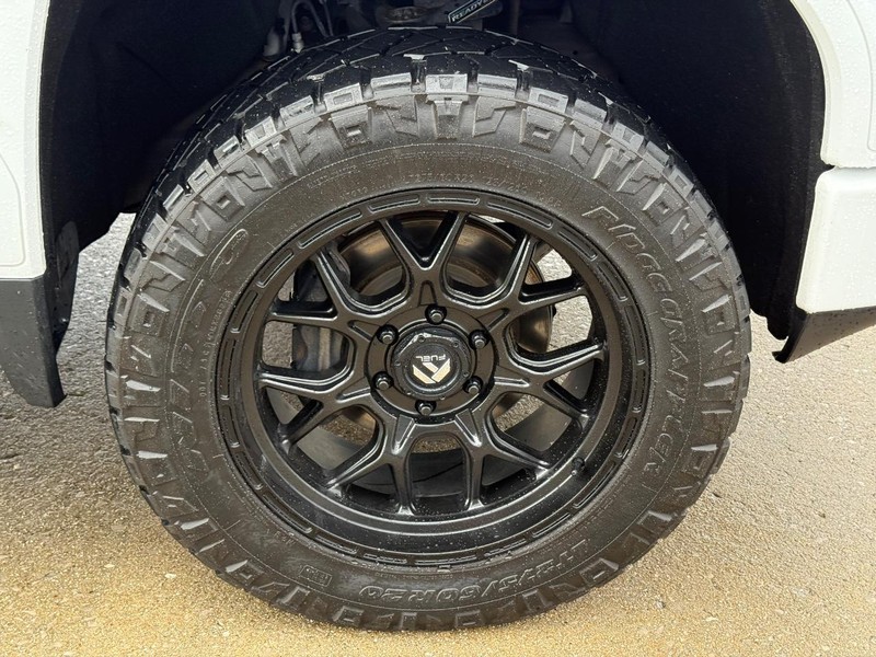 GMC Sierra 1500 Vehicle Full-screen Gallery Image 7