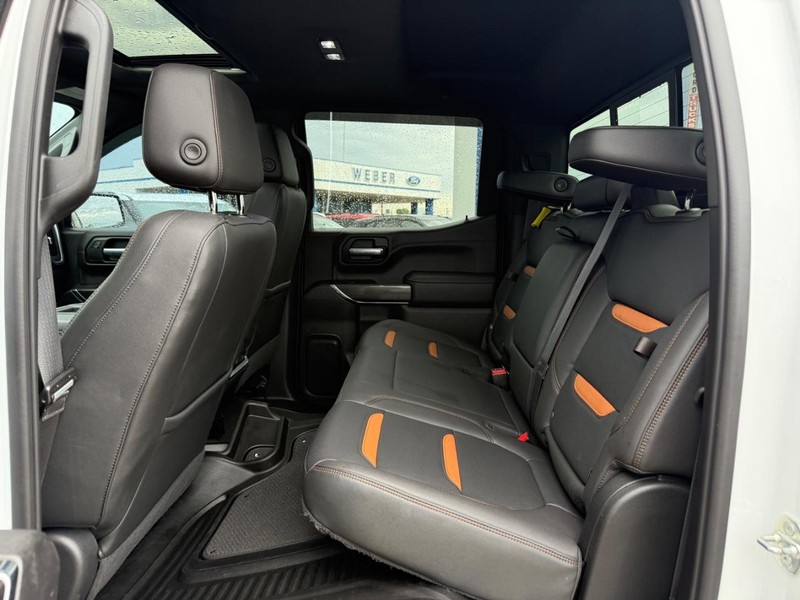 GMC Sierra 1500 Vehicle Full-screen Gallery Image 10