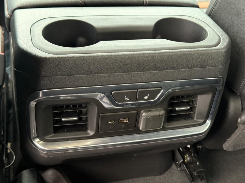 GMC Sierra 1500 Vehicle Full-screen Gallery Image 12