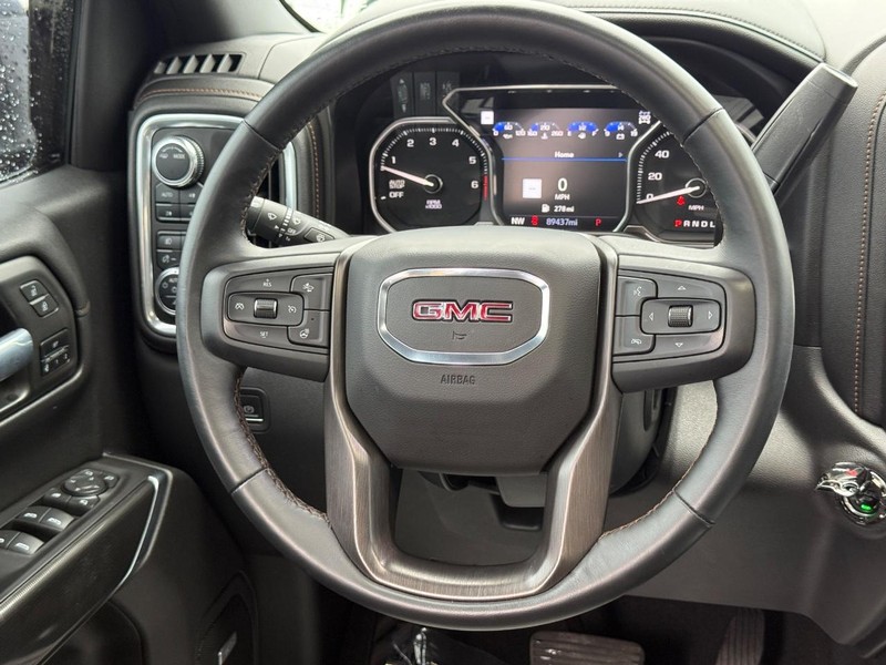 GMC Sierra 1500 Vehicle Full-screen Gallery Image 14