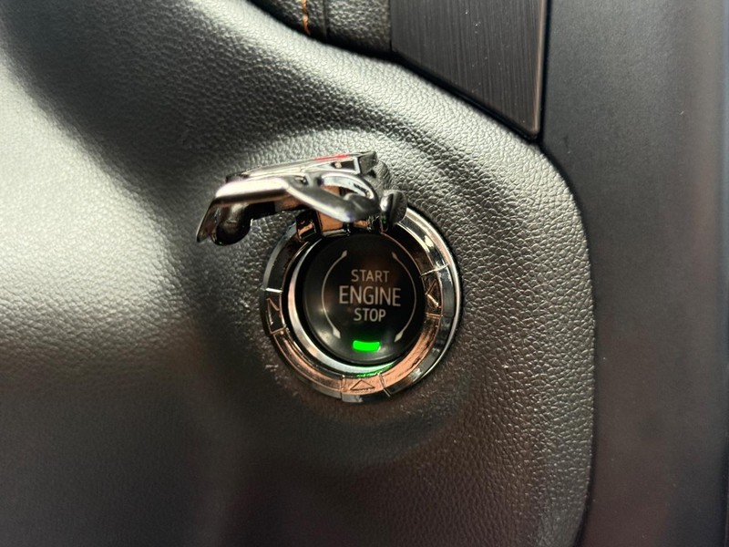 GMC Sierra 1500 Vehicle Full-screen Gallery Image 17