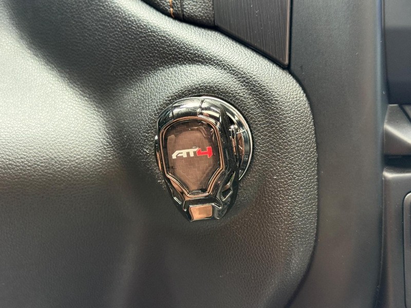 GMC Sierra 1500 Vehicle Full-screen Gallery Image 18