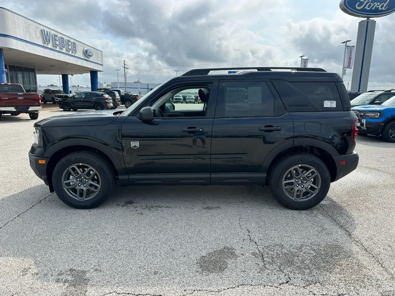 Ford Bronco Sport Vehicle Full-screen Gallery Image 2