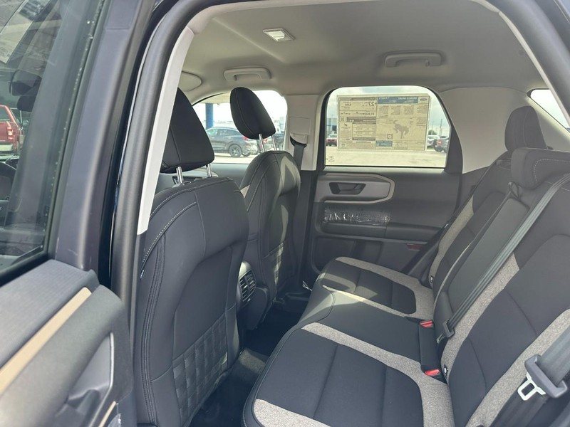 Ford Bronco Sport Vehicle Full-screen Gallery Image 4