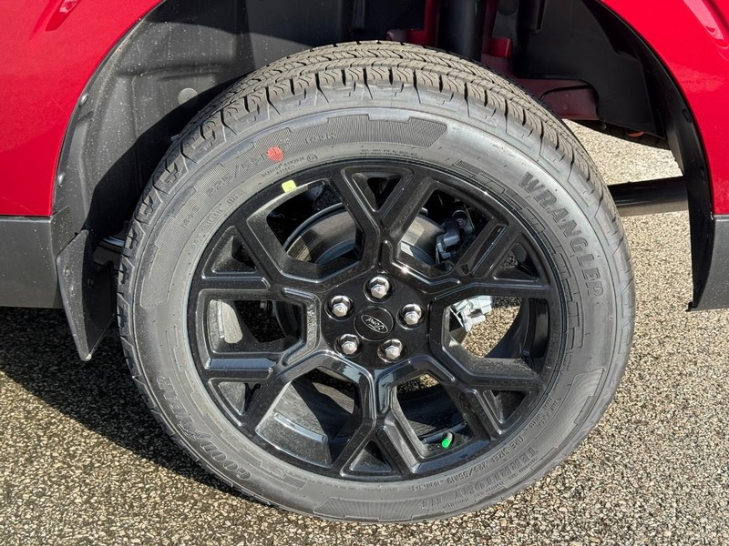 Ford Maverick Vehicle Full-screen Gallery Image 4