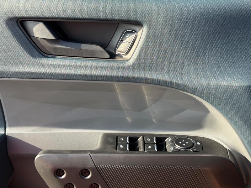 Ford Maverick Vehicle Full-screen Gallery Image 16