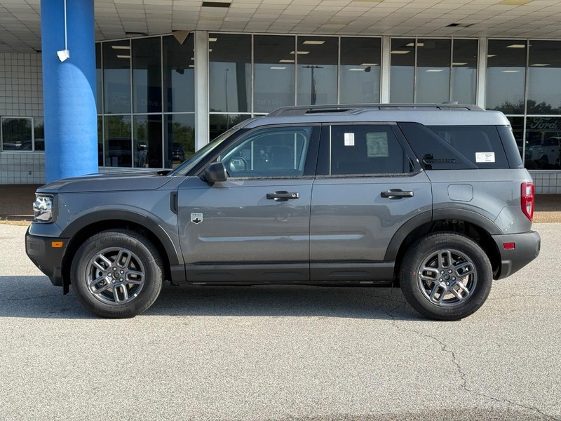 Ford Bronco Sport Vehicle Full-screen Gallery Image 2