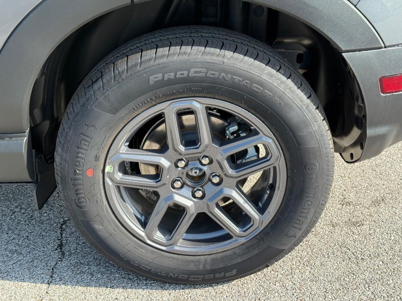 Ford Bronco Sport Vehicle Full-screen Gallery Image 4