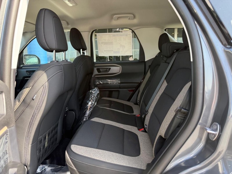 Ford Bronco Sport Vehicle Full-screen Gallery Image 5