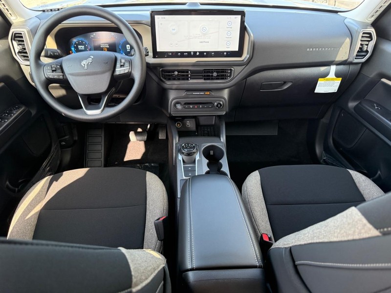 Ford Bronco Sport Vehicle Full-screen Gallery Image 6