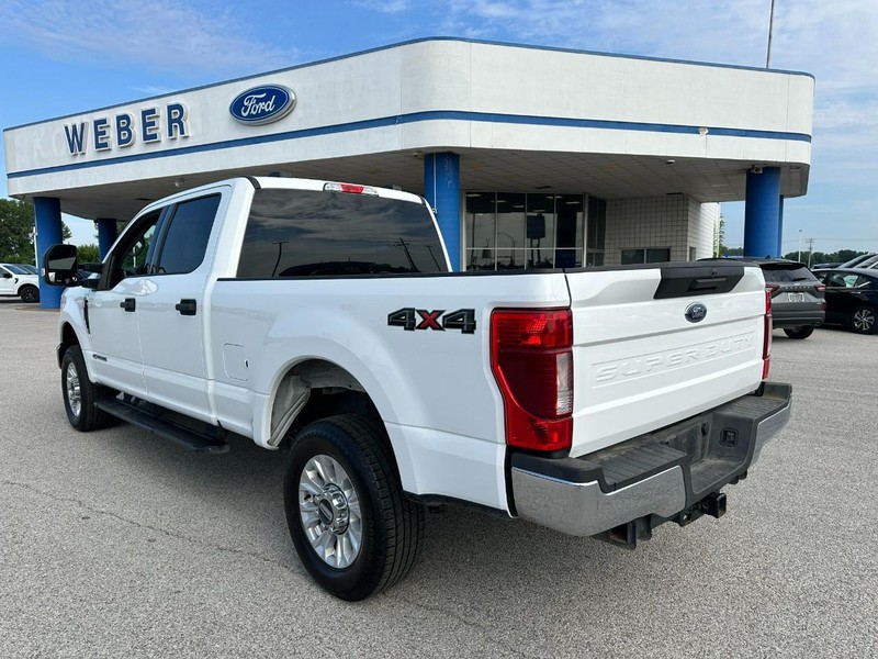 Ford Super Duty F-250 SRW Vehicle Full-screen Gallery Image 3