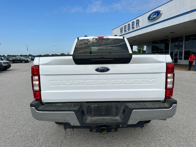 Ford Super Duty F-250 SRW Vehicle Full-screen Gallery Image 4