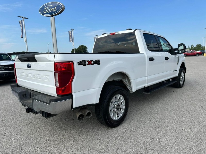 Ford Super Duty F-250 SRW Vehicle Full-screen Gallery Image 5