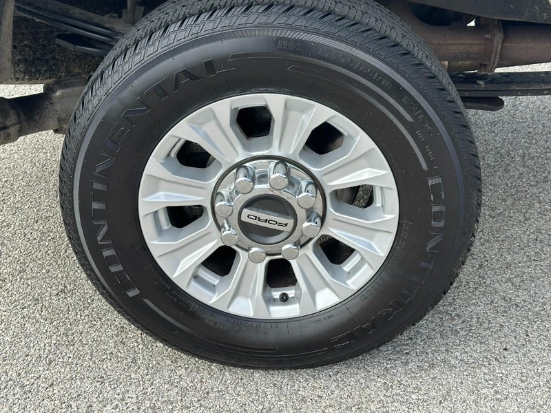 Ford Super Duty F-250 SRW Vehicle Full-screen Gallery Image 6