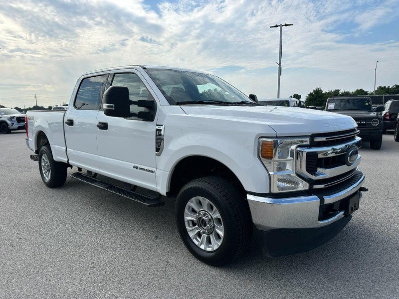 Ford Super Duty F-250 SRW Vehicle Full-screen Gallery Image 7