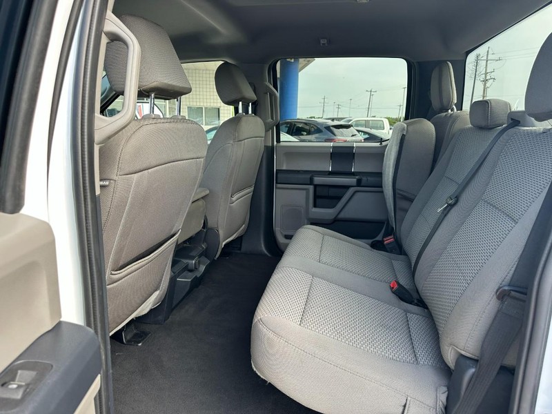 Ford Super Duty F-250 SRW Vehicle Full-screen Gallery Image 9