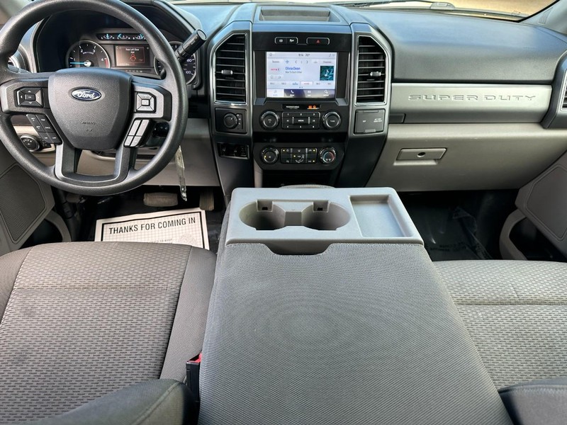 Ford Super Duty F-250 SRW Vehicle Full-screen Gallery Image 10