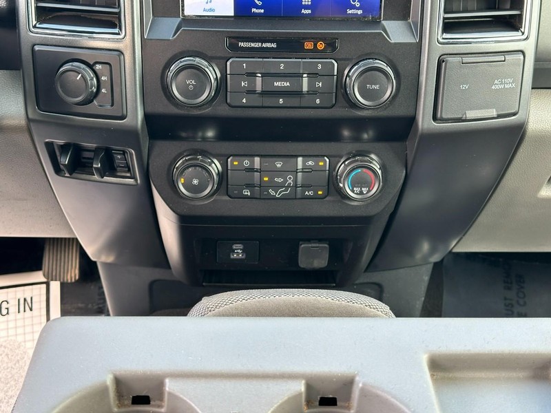 Ford Super Duty F-250 SRW Vehicle Full-screen Gallery Image 13