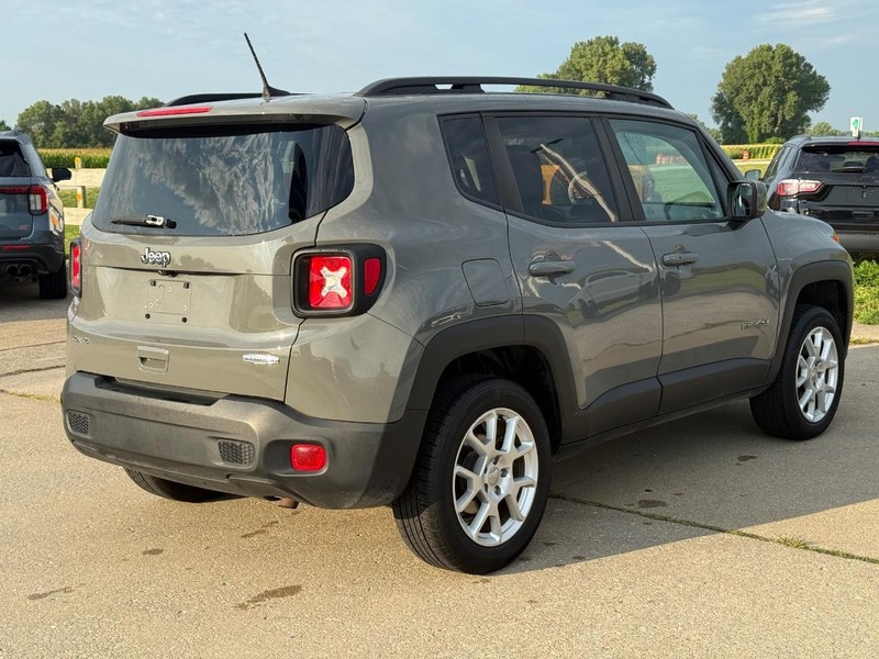 Jeep Renegade Vehicle Full-screen Gallery Image 5