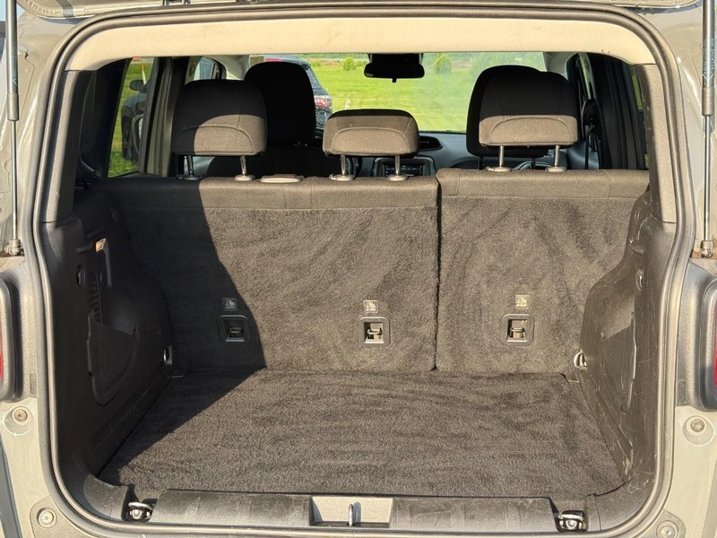 Jeep Renegade Vehicle Full-screen Gallery Image 6