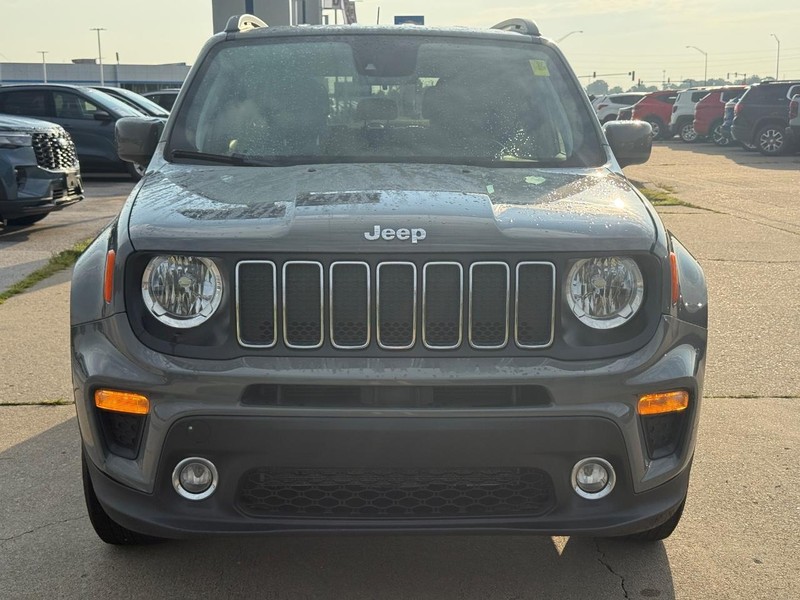 Jeep Renegade Vehicle Full-screen Gallery Image 9