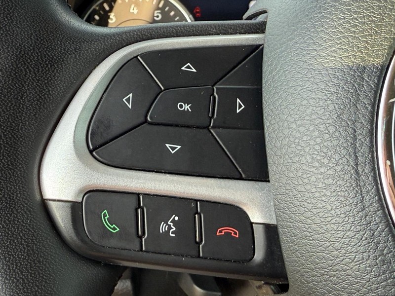 Jeep Renegade Vehicle Full-screen Gallery Image 13