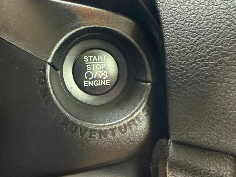 Jeep Renegade Vehicle Full-screen Gallery Image 15