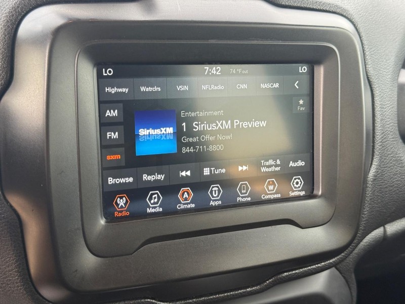 Jeep Renegade Vehicle Full-screen Gallery Image 16