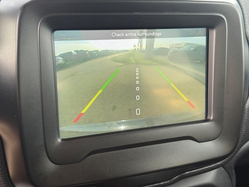 Jeep Renegade Vehicle Full-screen Gallery Image 17