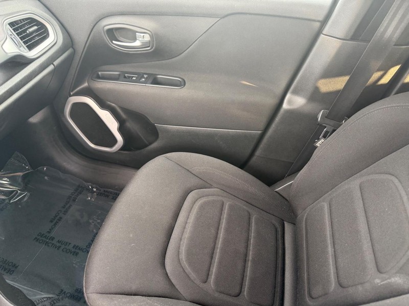 Jeep Renegade Vehicle Full-screen Gallery Image 20