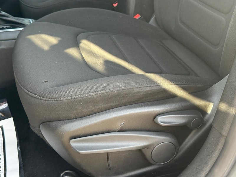 Jeep Renegade Vehicle Full-screen Gallery Image 23