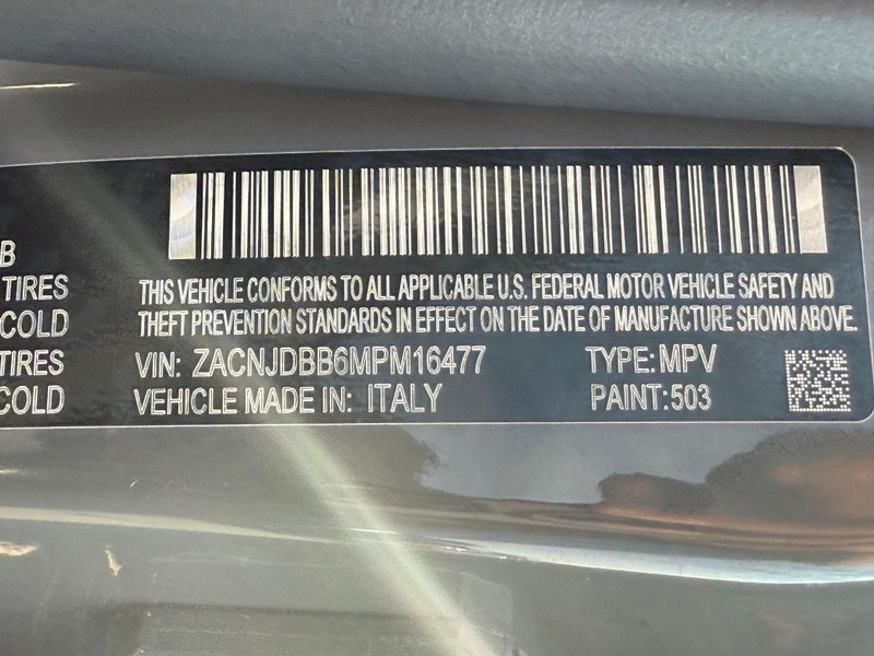 Jeep Renegade Vehicle Full-screen Gallery Image 24