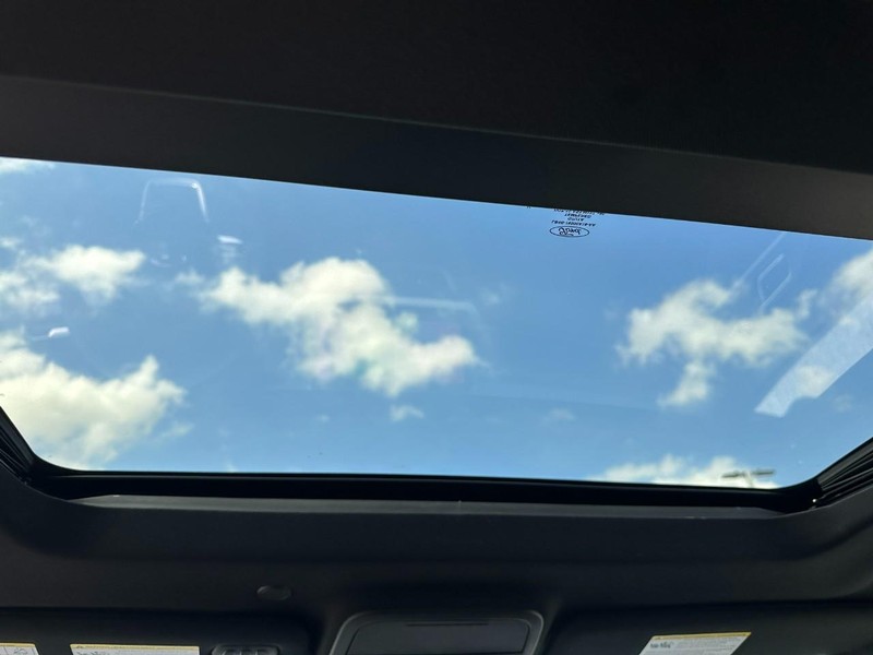 Ford Explorer Vehicle Full-screen Gallery Image 6