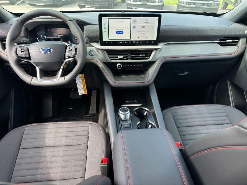 Ford Explorer Vehicle Full-screen Gallery Image 7