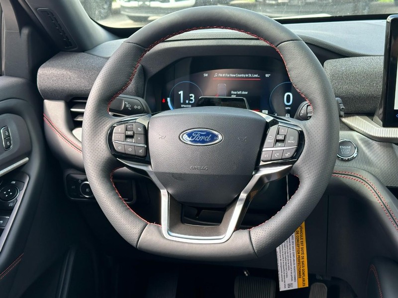 Ford Explorer Vehicle Full-screen Gallery Image 8
