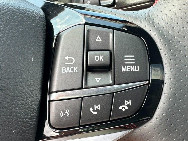 Ford Explorer Vehicle Full-screen Gallery Image 14