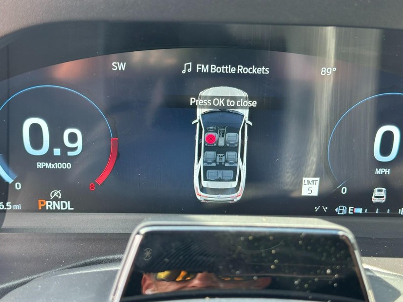 Ford Explorer Vehicle Full-screen Gallery Image 15