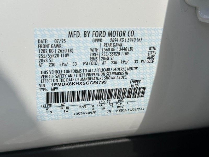 Ford Explorer Vehicle Full-screen Gallery Image 17