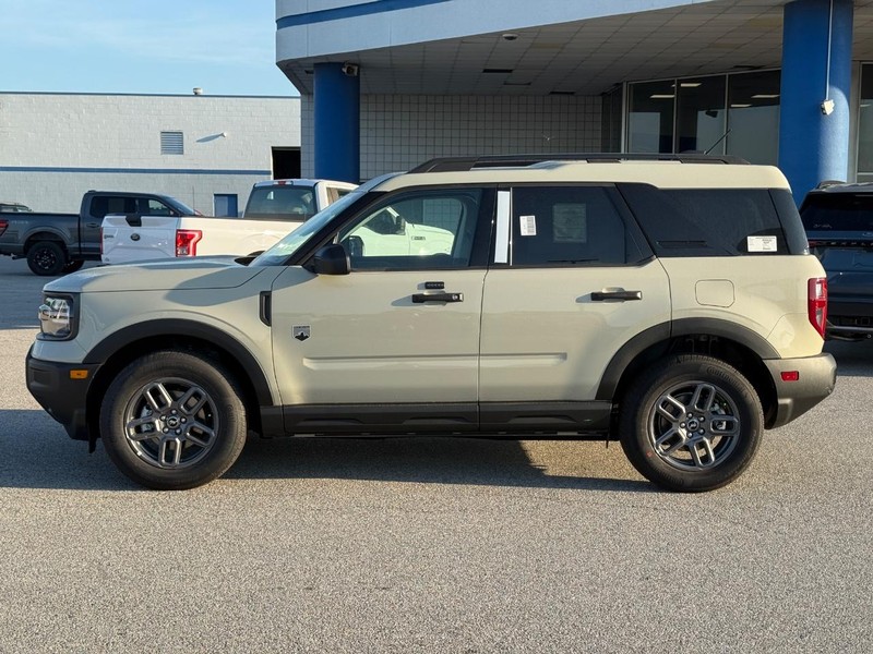 Ford Bronco Sport Vehicle Full-screen Gallery Image 2