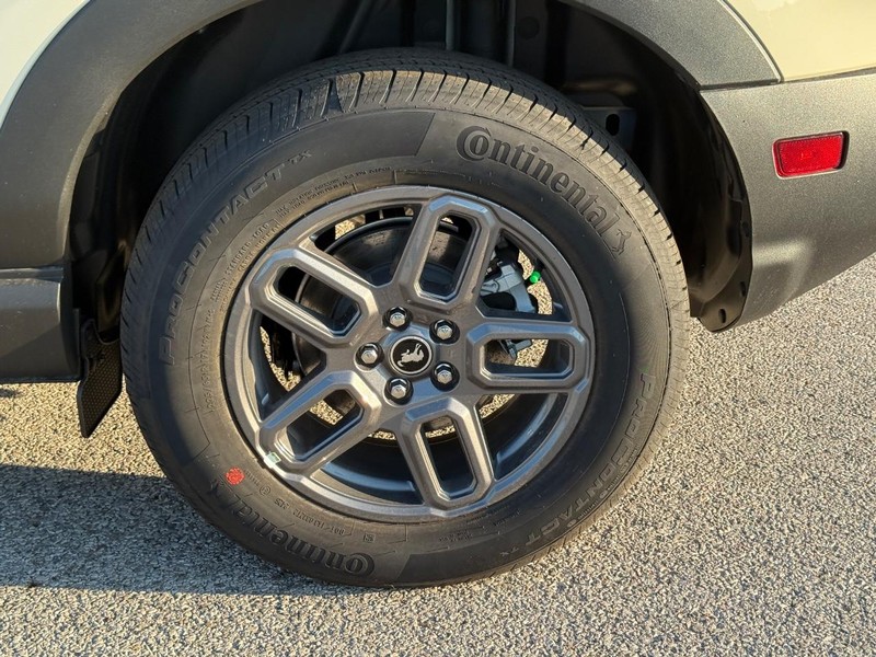 Ford Bronco Sport Vehicle Full-screen Gallery Image 4