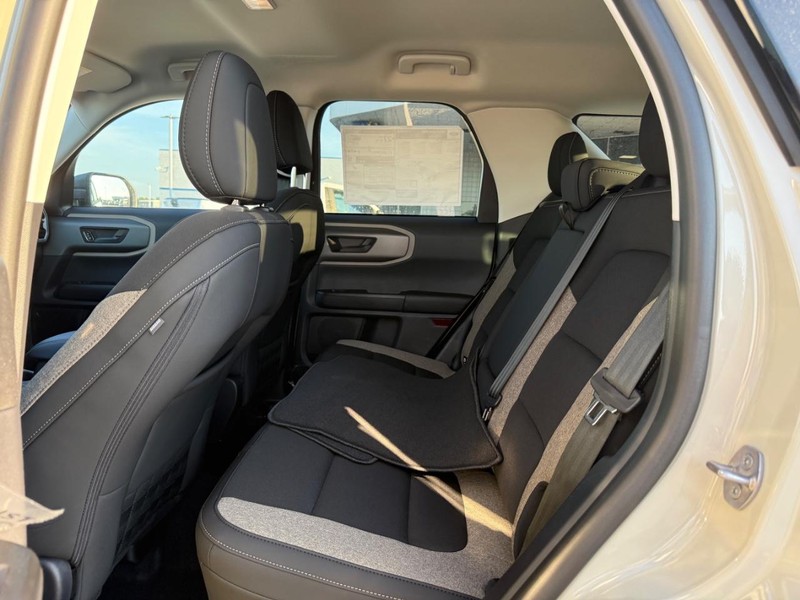 Ford Bronco Sport Vehicle Full-screen Gallery Image 5