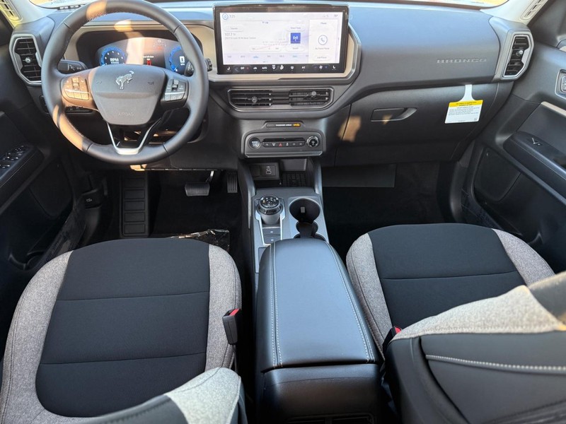 Ford Bronco Sport Vehicle Full-screen Gallery Image 6