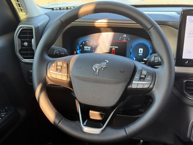 Ford Bronco Sport Vehicle Full-screen Gallery Image 7