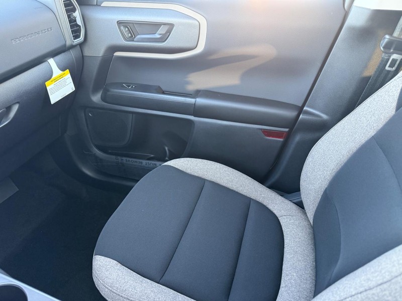 Ford Bronco Sport Vehicle Full-screen Gallery Image 14