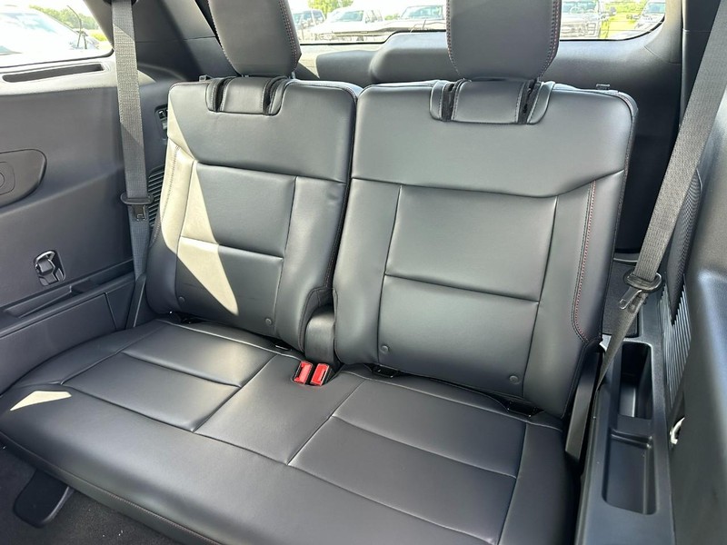 Ford Explorer Vehicle Full-screen Gallery Image 5