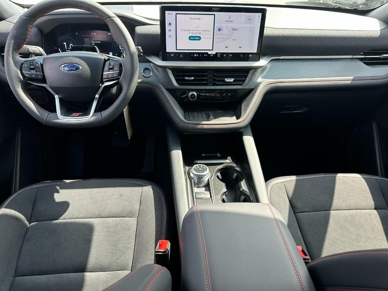 Ford Explorer Vehicle Full-screen Gallery Image 6